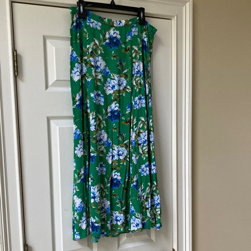 New with tags Banana Republic Green Floral Midi Skirt